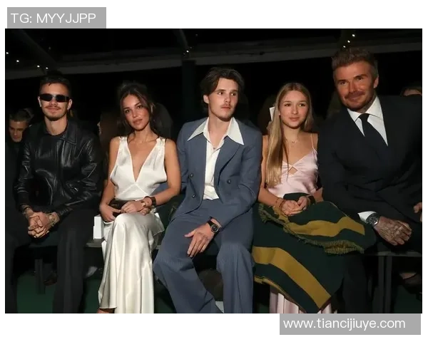 足球明星与女友的甜蜜生活揭秘与浪漫瞬间分享 足球明星与女友的甜蜜生活揭秘与浪漫瞬间分享