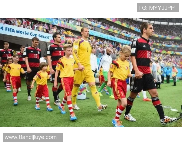 重庆足球队快攻战术解析与实战应用探讨 重庆足球队快攻战术解析与实战应用探讨